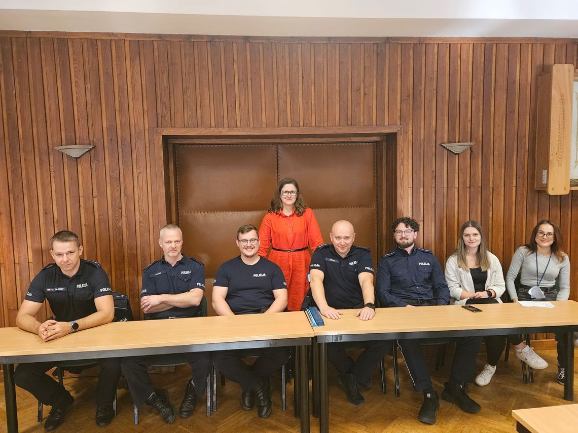 spotkanie z seniorami, przemoc domowa,